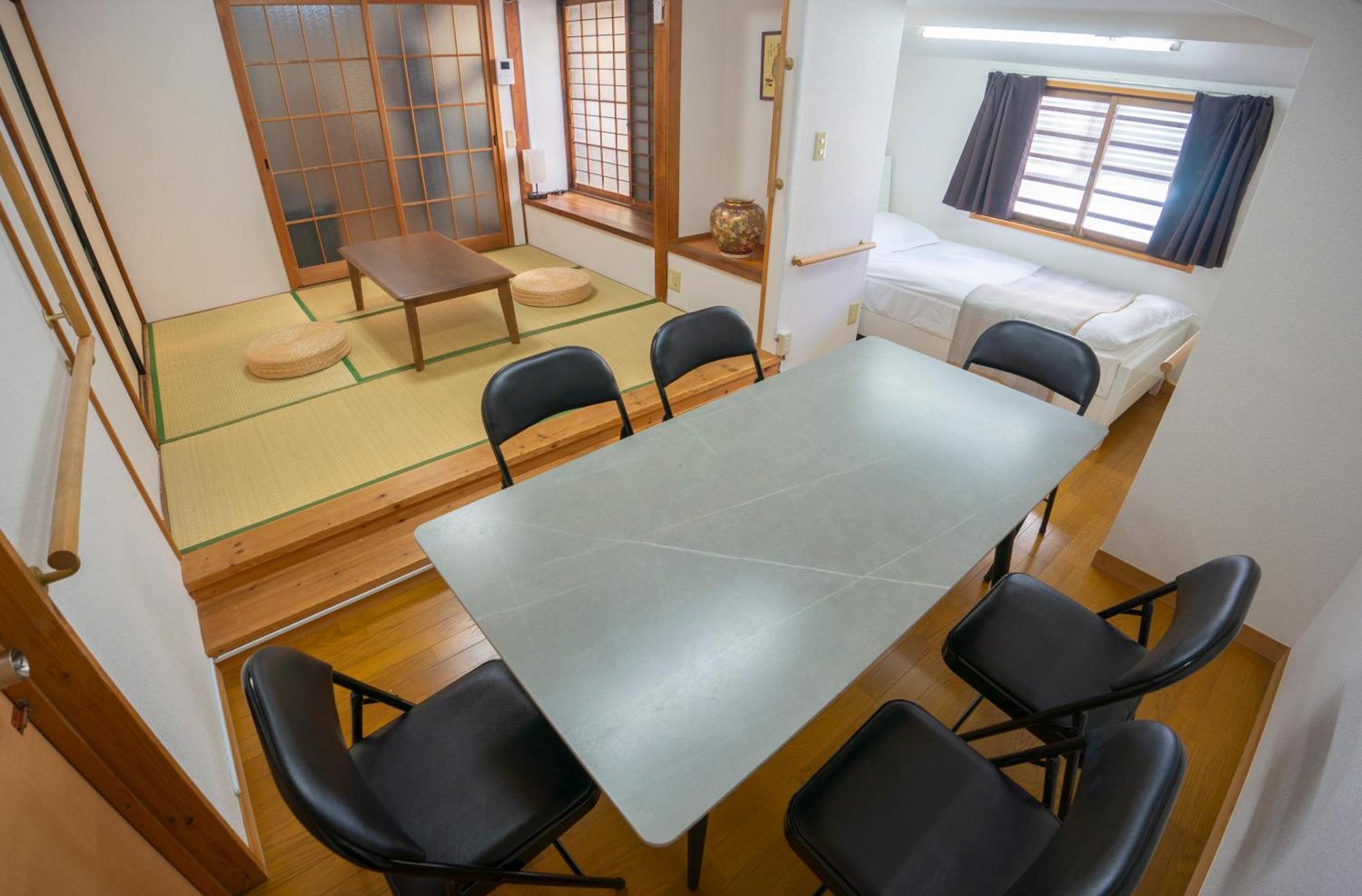 Family Or Business Travel 20 Percent Off丨200 Sqm 丨 14 Min To Shinjuku 丨century-old Japanese Garden 丨3 Parking Spaces丨4 Bedrooms Villa Tokio