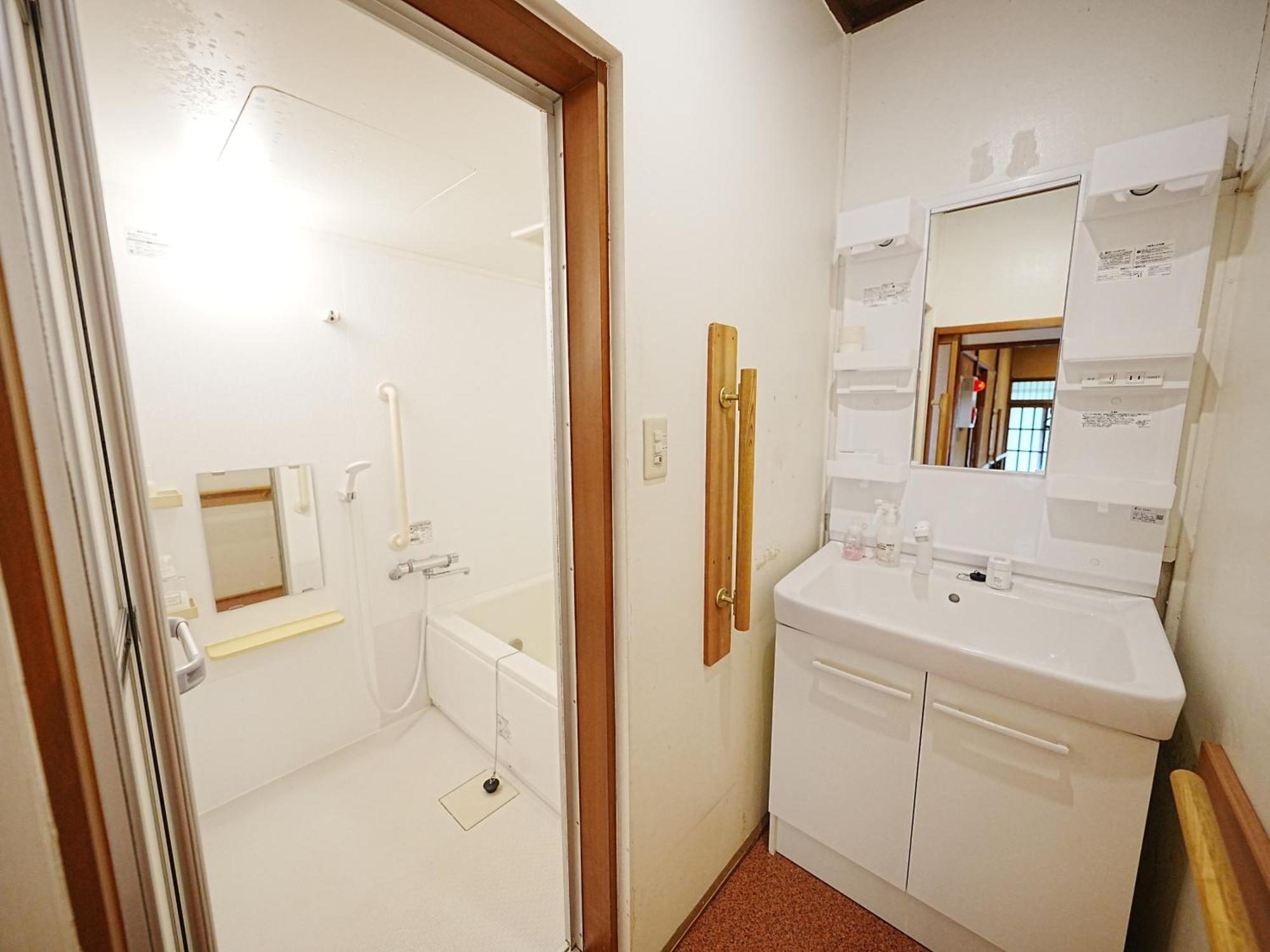 Villa Family Or Business Travel 20 Percent Off丨200 Sqm 丨 14 Min To Shinjuku 丨century-old Japanese Garden 丨3 Parking Spaces丨4 Bedrooms *