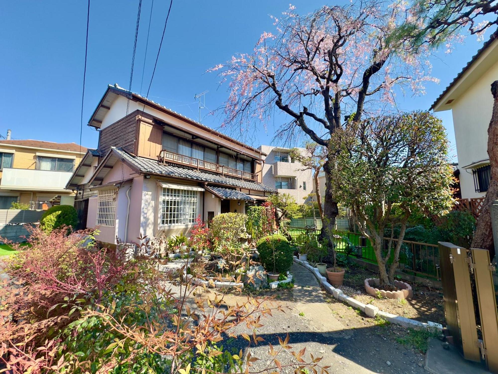 Family Or Business Travel 20 Percent Off丨200 Sqm 丨 14 Min To Shinjuku 丨century-old Japanese Garden 丨3 Parking Spaces丨4 Bedrooms